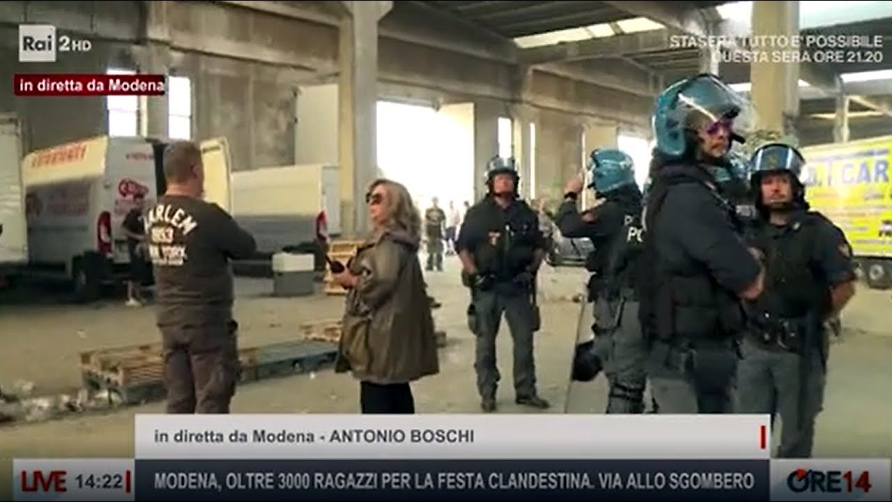 Modena, sgombero del rave party. La mediazione delle Forze dell'ordine. Commenti a Rai2 Ore 14
