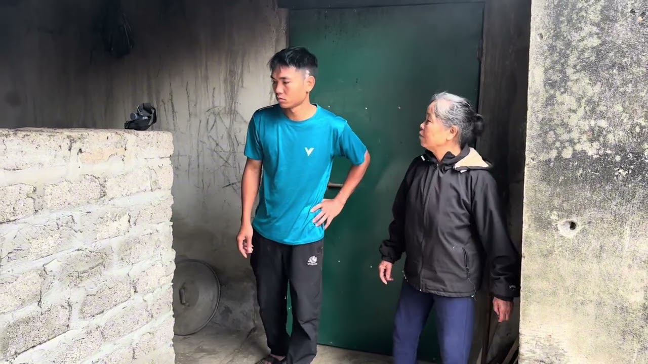 Ba doi phải đến nhờ thăng giúp đỡ 