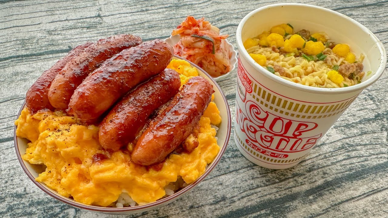 妻と娘が実家に帰った孤独な男の食事【シャウエッセン卵丼&カップヌードル&キムチ】