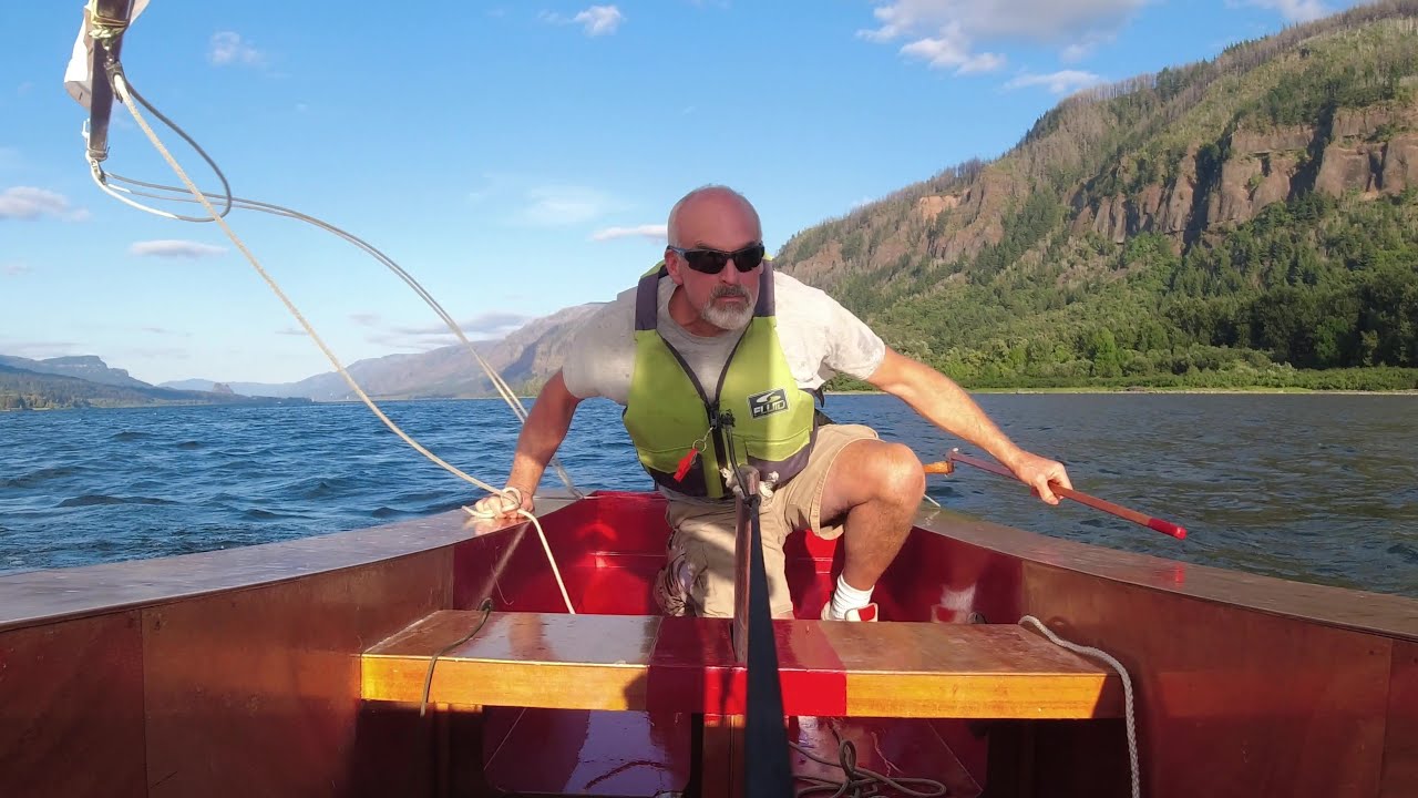 Relaxing sail on Columbia River.