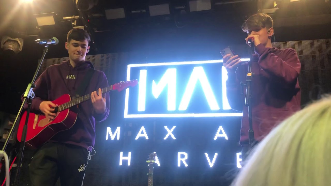 Max and Harvey Tour 4 chords