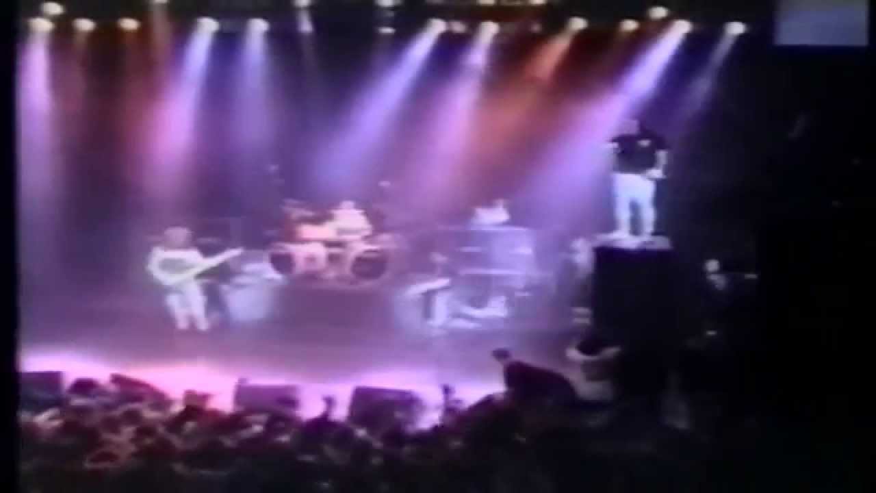 THE HIGHEST & CRAZIEST STAGE DIVING EVER!!!! MUST SEE!!!!