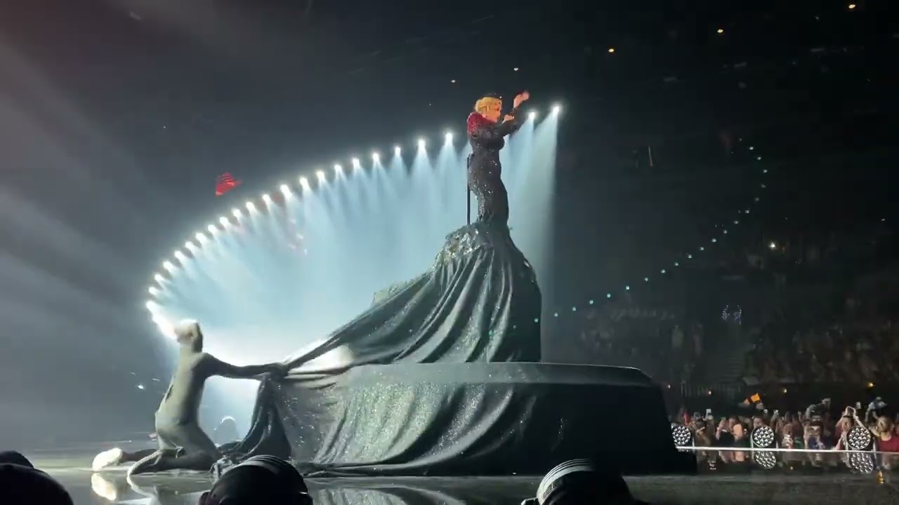 La Zarra - Évidemment - France - Eurovision 2023 live full video 13.05.2023