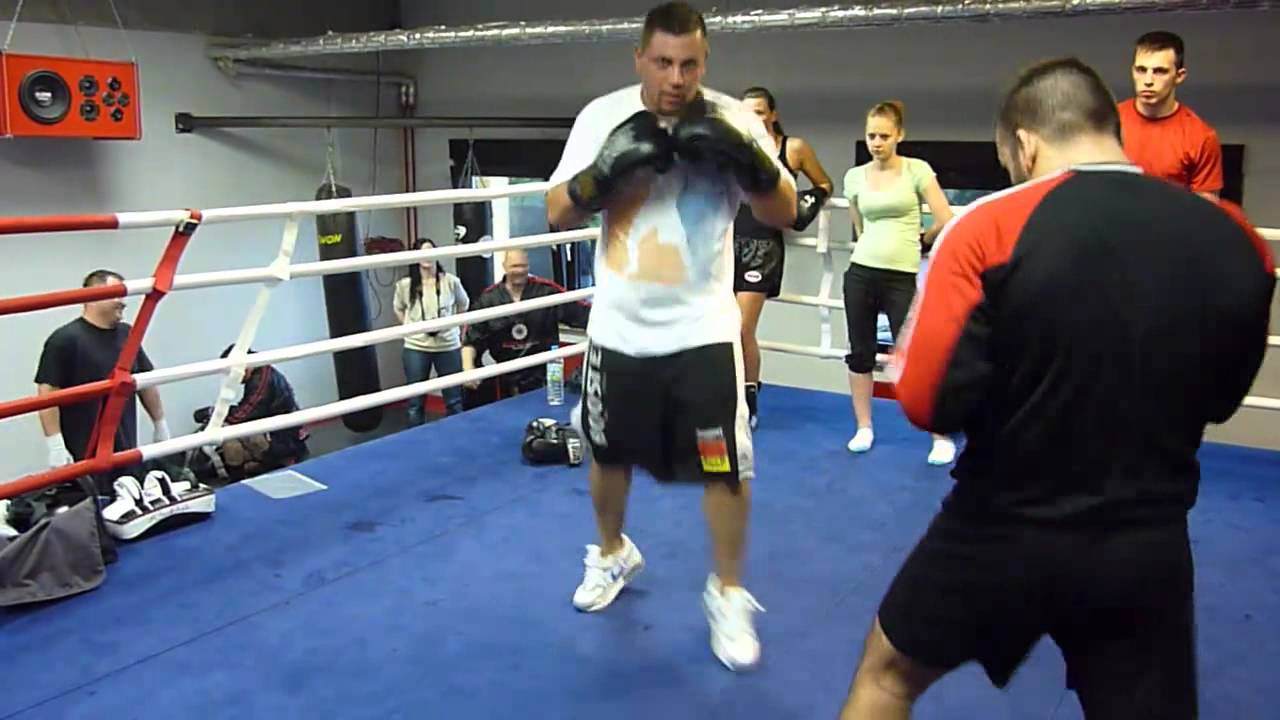 Merkel goes Dragon Sport -Boxtraining bei Dragon Sport Sinsheim-