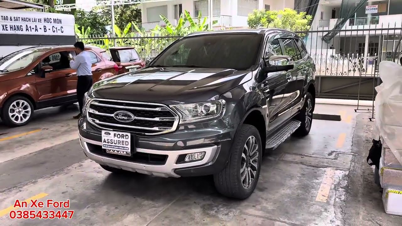 Everest Titanium 4x4 2018 giá chỉ hơn 8 đồng