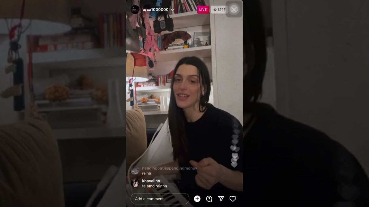 arca playing the synthesizer and chatting on live