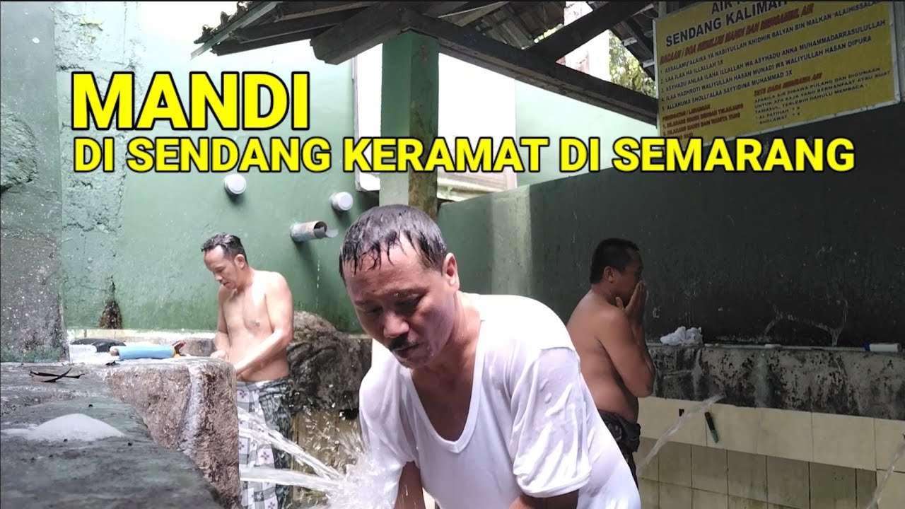 Mandi Di Sendang Keramat Di Desa Nyatnyono Kec Ungaran Semarang