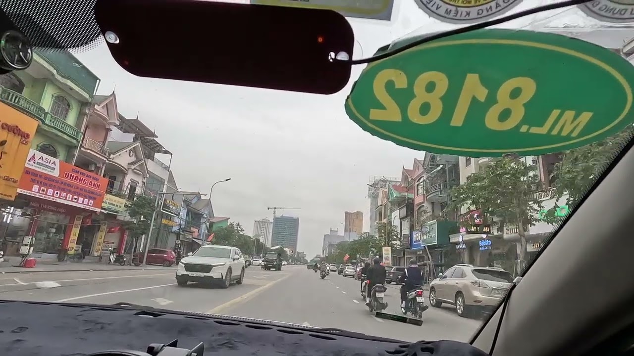 Ngắm đường phố thành phố Vinh nhộn nhịp, vui vẻ