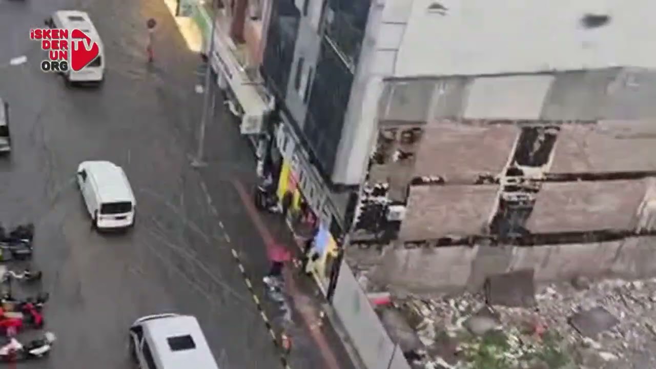 İskenderun&rsquo;da Bardaktan Boşalırcasına Yağmur