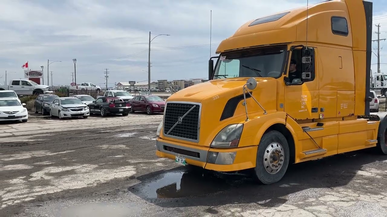 2009 Volvo VNL 670 T/A Semi Truck