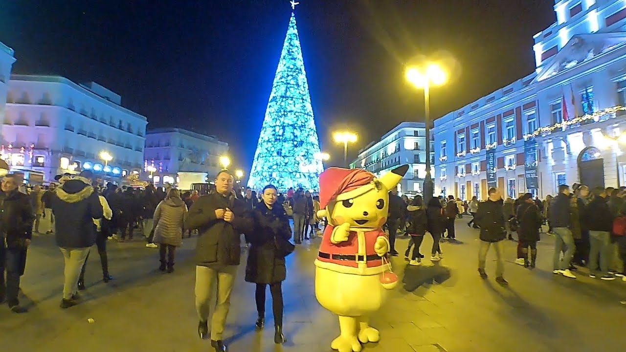 Walking around MADRID ( 25th December) CHRISTMAS LIGHTS 2019 : Puerta del Sol,Plaza Mayor,GranVía...