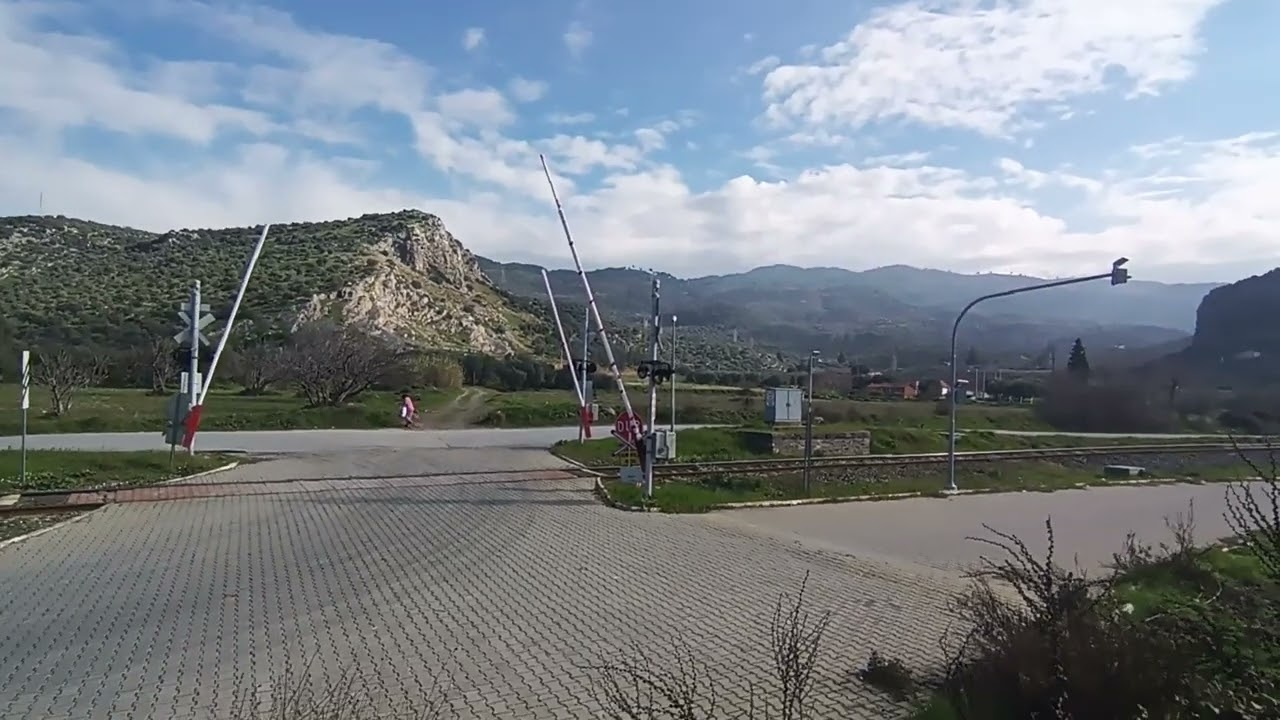 DENİZLİ İZMİR TRENİ SELÇUK GARA GİRİŞ YAPIYOR @batuhayat