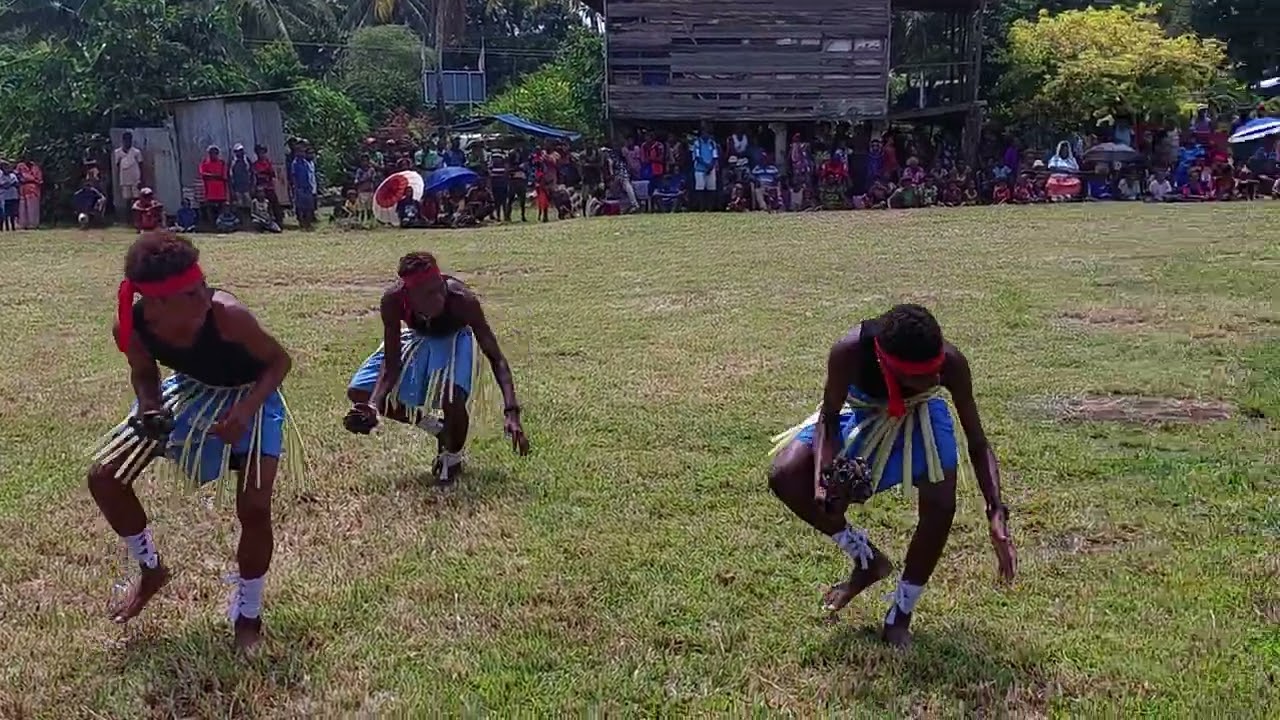 Kiwai Dancing at Tureture Kona, Daru.