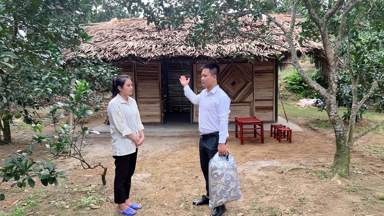 Kind CEO John gave poor girl Tieu Hoa a small hut on the farm. She started a new life from zero