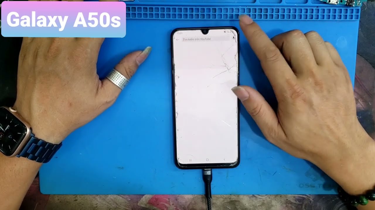 Samsung A50s / Replacing the charging board / Removing the back - opening the device / charging