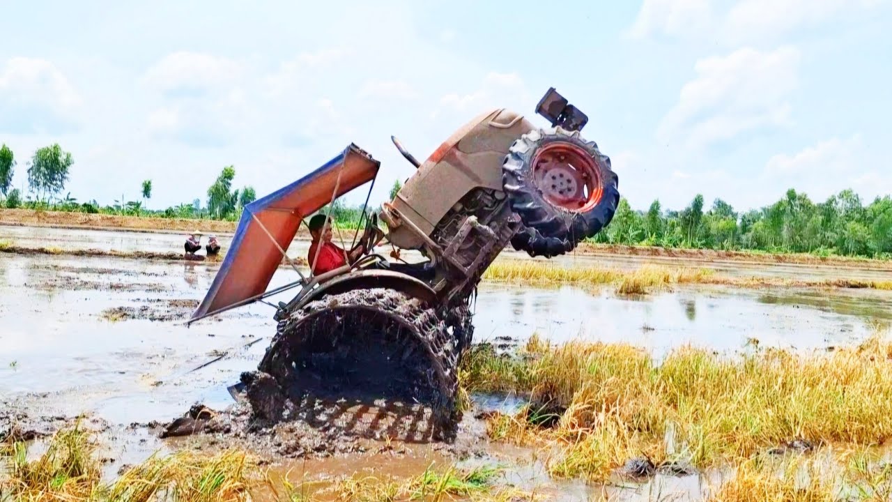 Kubota xới đám  đất siêu lầy lội và những pha vượt lầy của a tài xế quá đỉnh