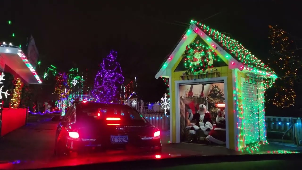 Santa's village Christmas light show east Dundee IL 2022