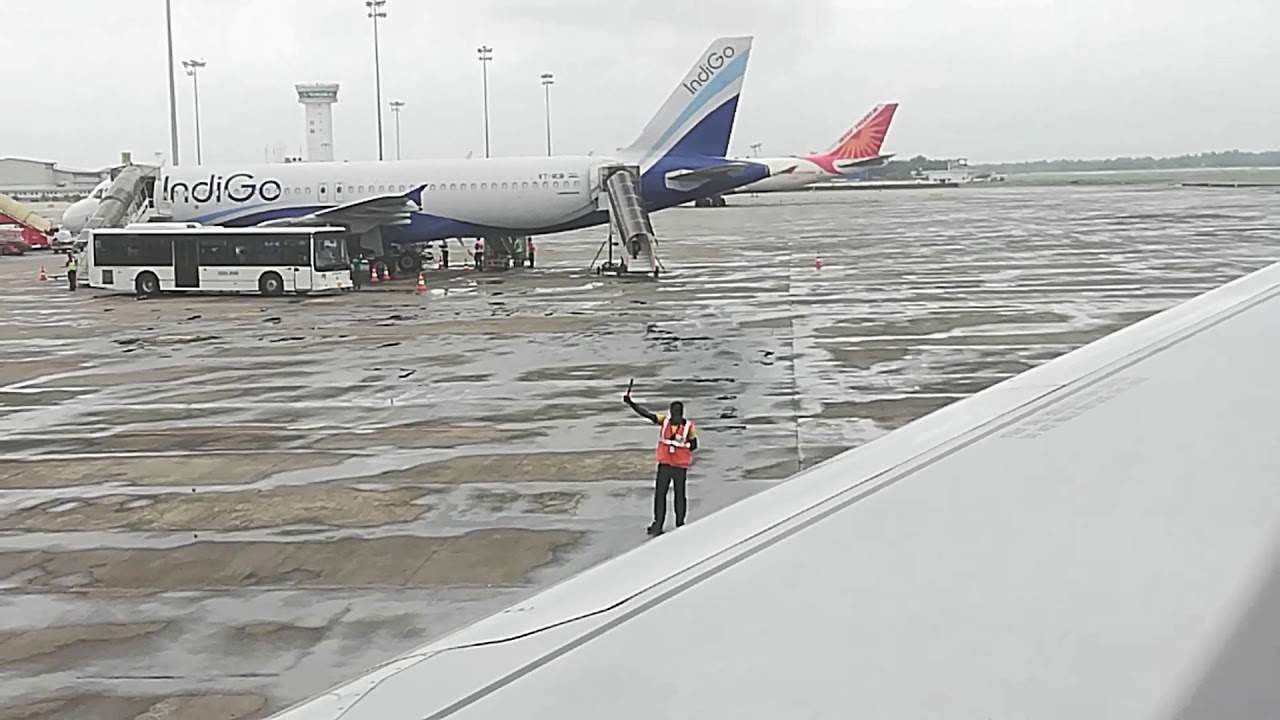 Vistara Landing Announcement at Cochin: UK 774