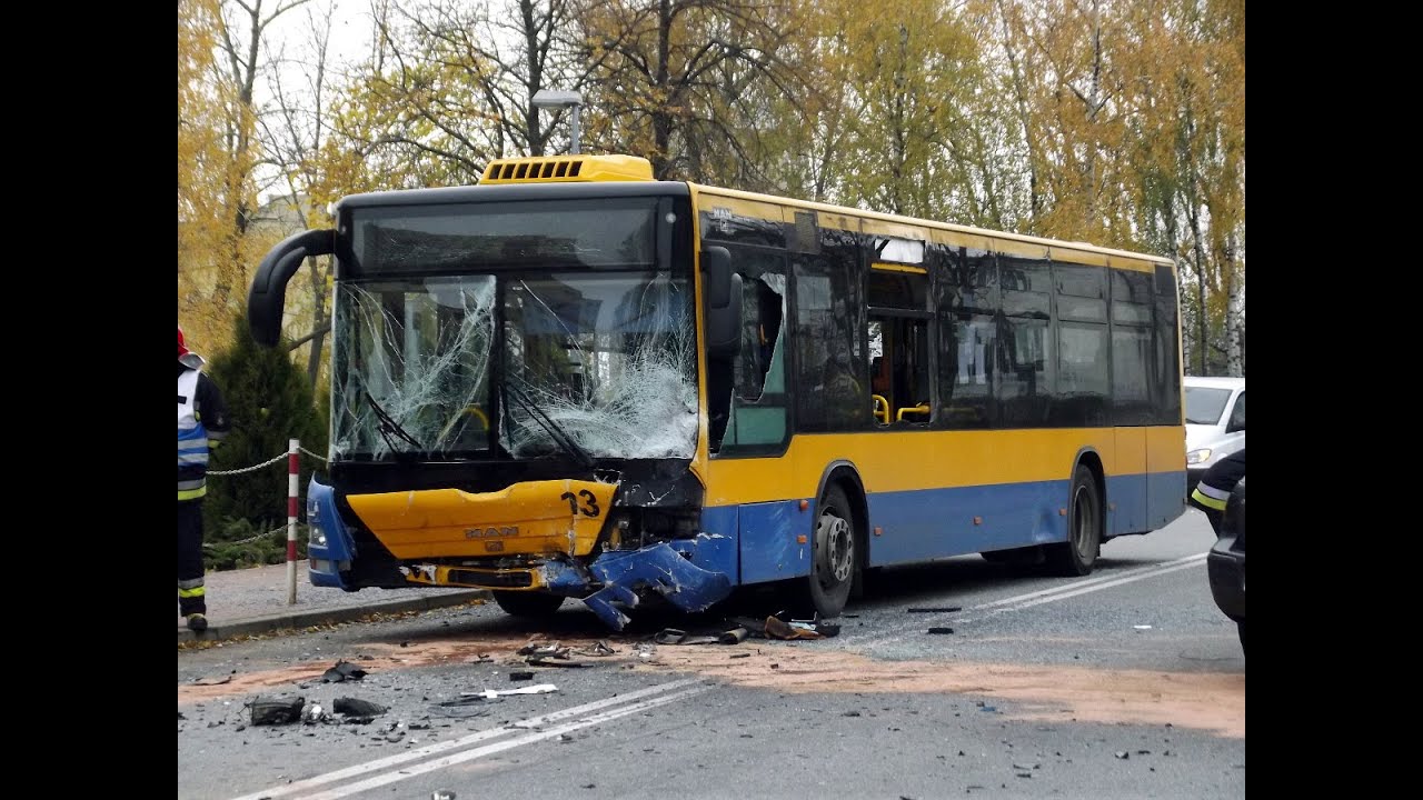 Wypadek autobusu Starachowice, ul. 1 Maja (09.11.2015)