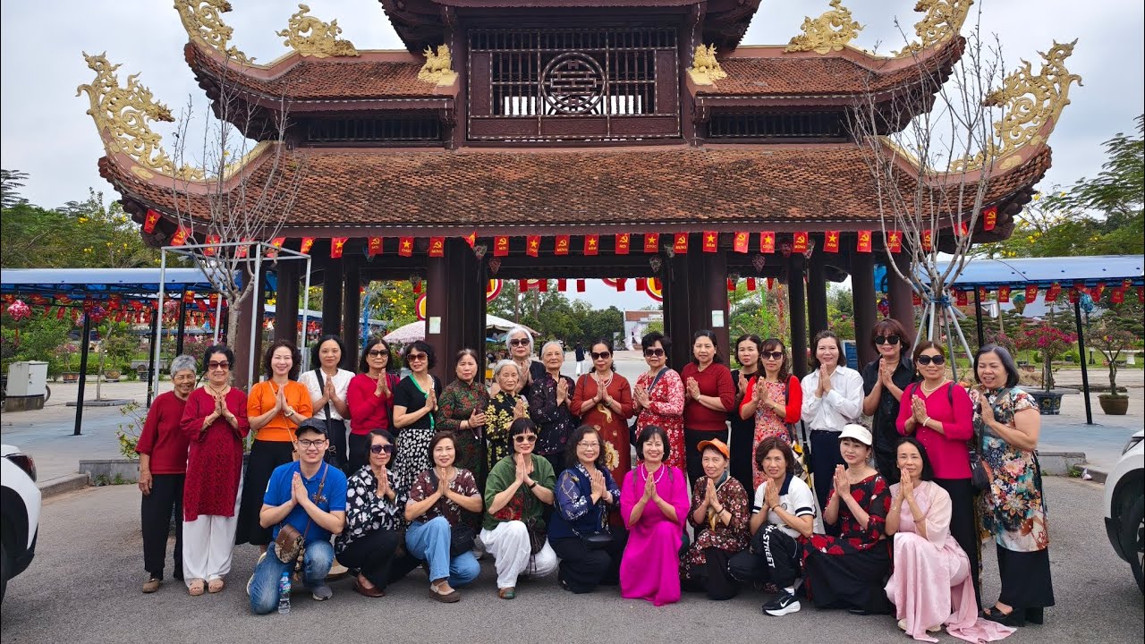 Chi hội phụ nữ số 7 Tứ Liên du xuân đền chùa Hưng Yên 2026