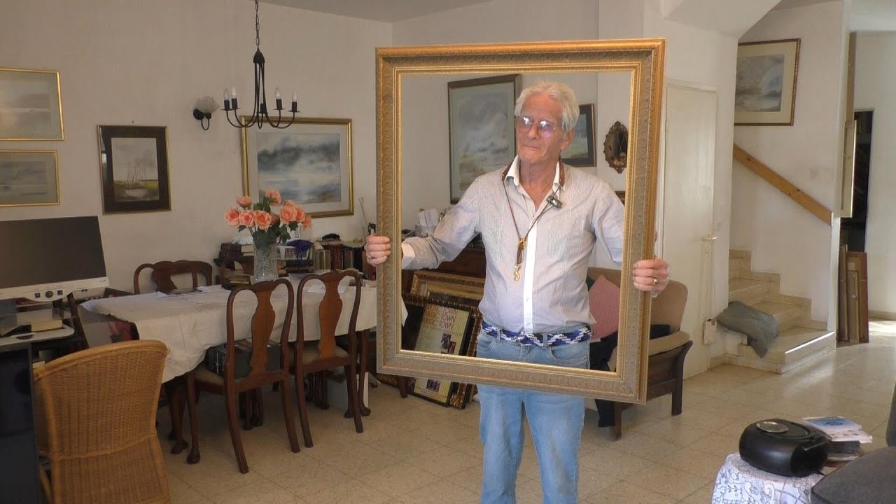 מחוץ למיסגרת