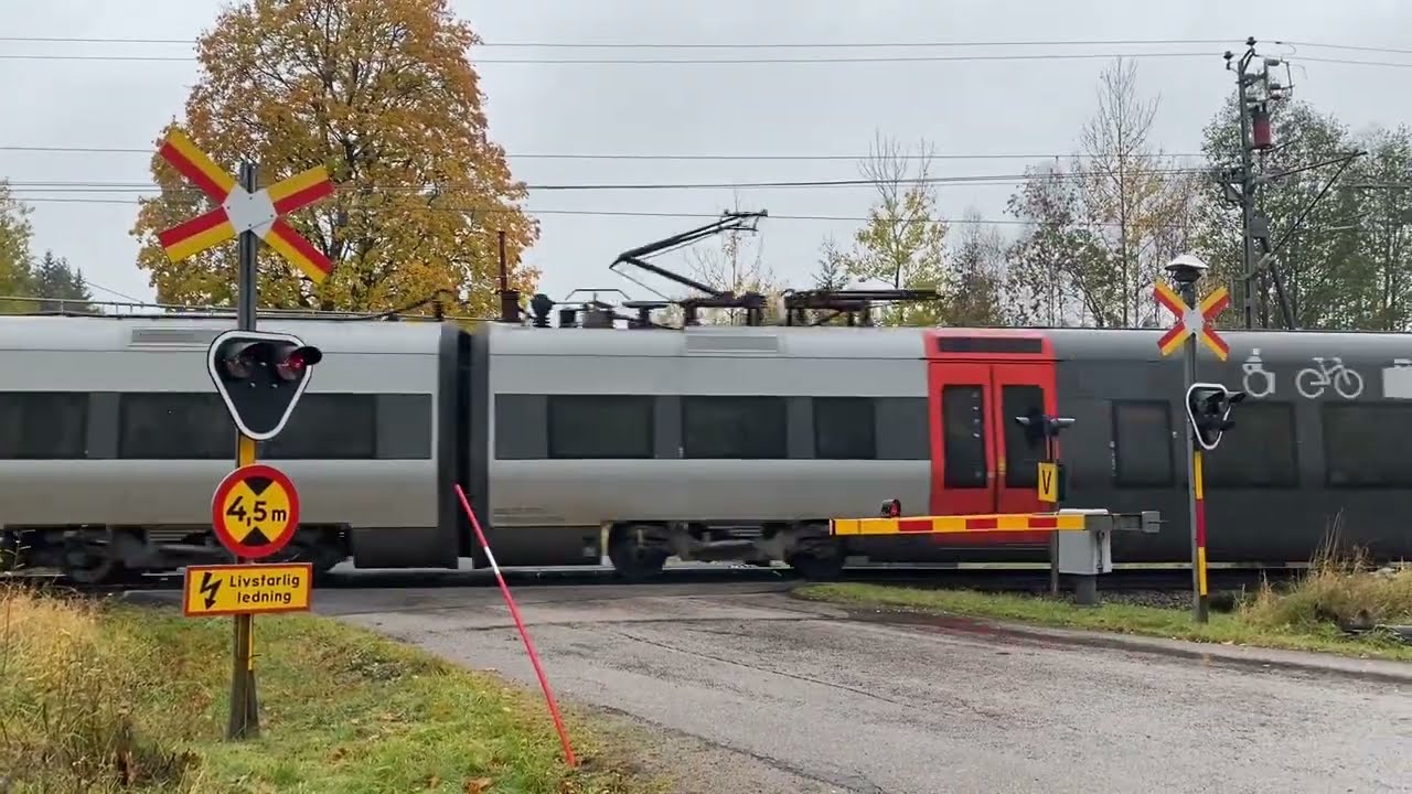 Järnvägsövergång Ingemundebo / Swedish railroad crossing