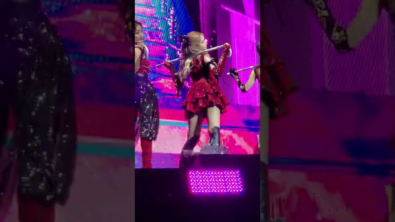 TWICE (트와이스) - QUEEN - Fancam[4K] III Tour NY 2022.02.26