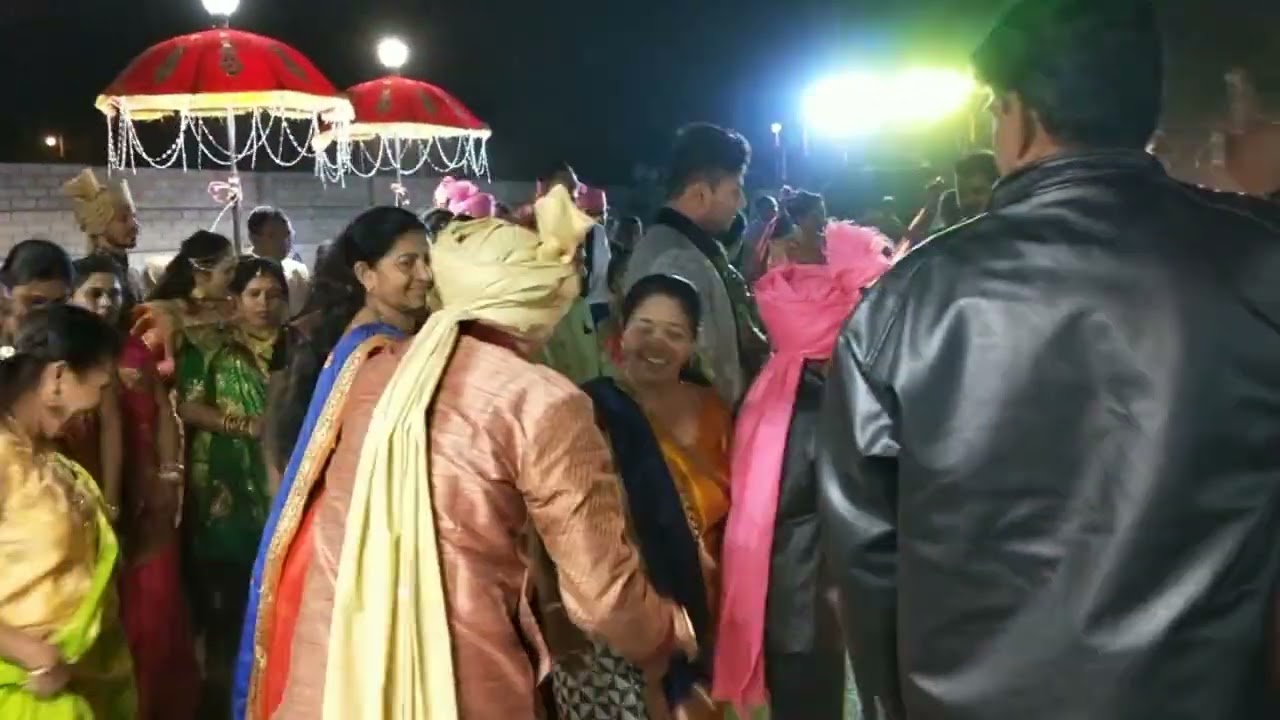 Family in wedding dancing 2019 