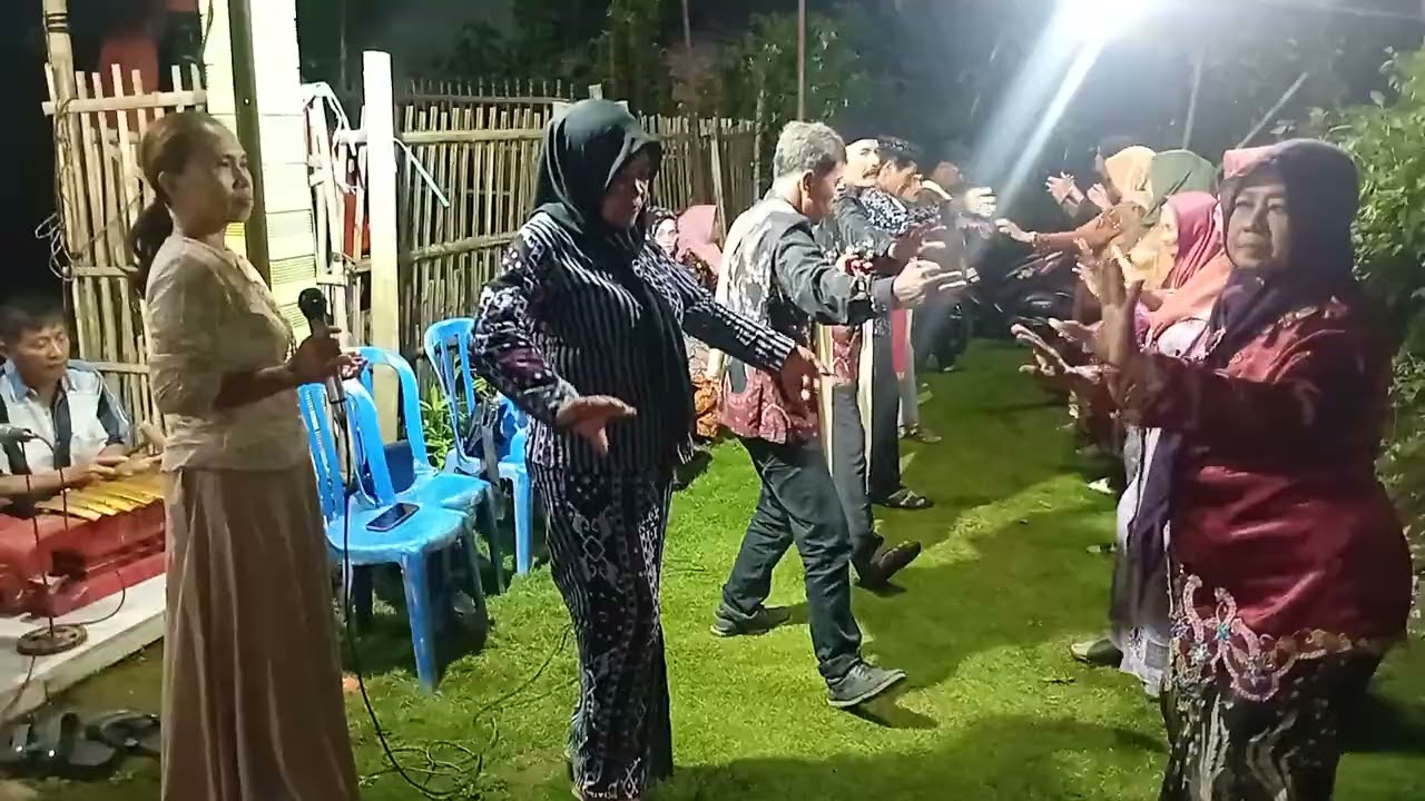 ARISAN RUTIN - PODANG KUNING. Voc BU AMIN