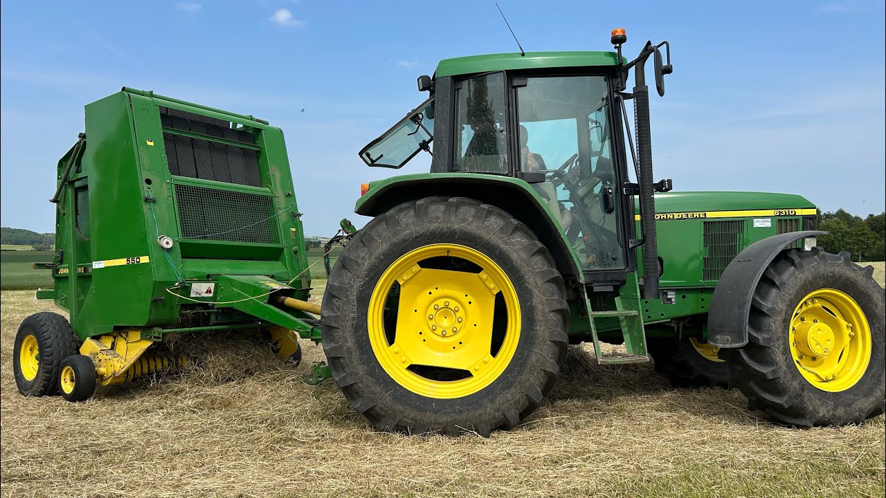 John Deere 6310 & 550 Rundballepresser