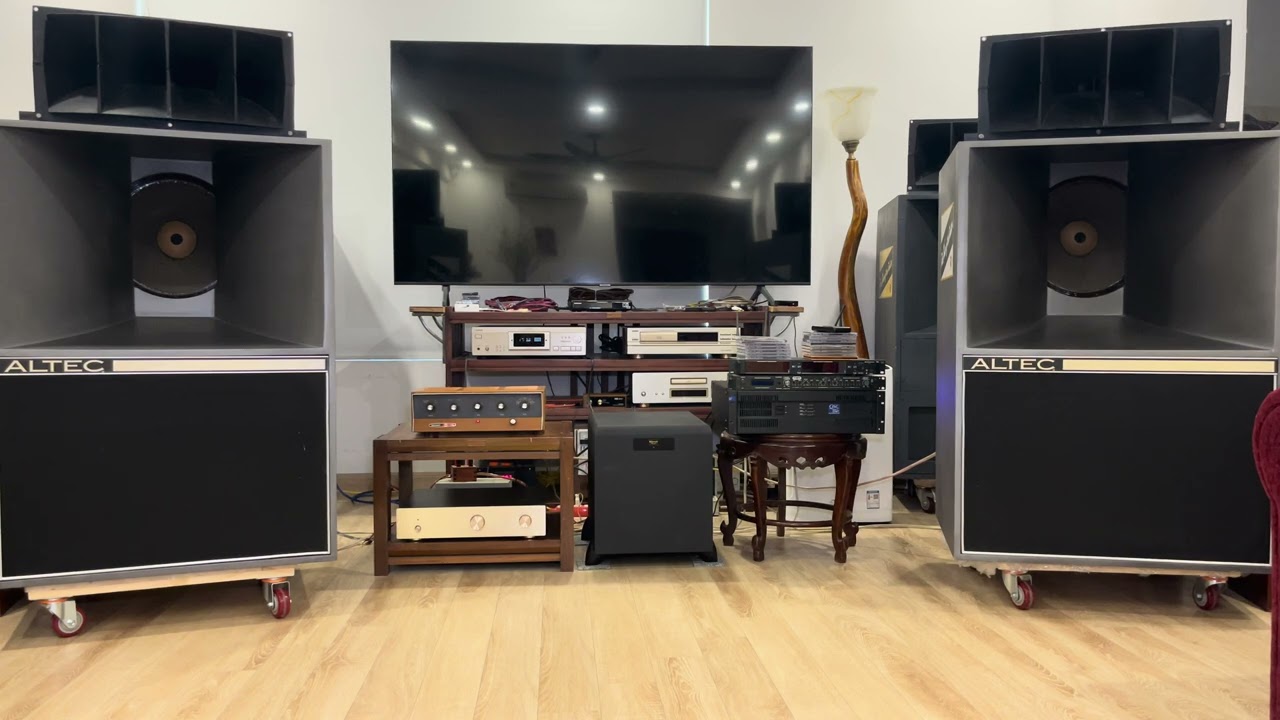 Loa ALTEC LANSING A7  N1201 8A là cặp loa khủng , nổi tiếng thuộc hãng ALTEC danh giá đến từ nước MỸ