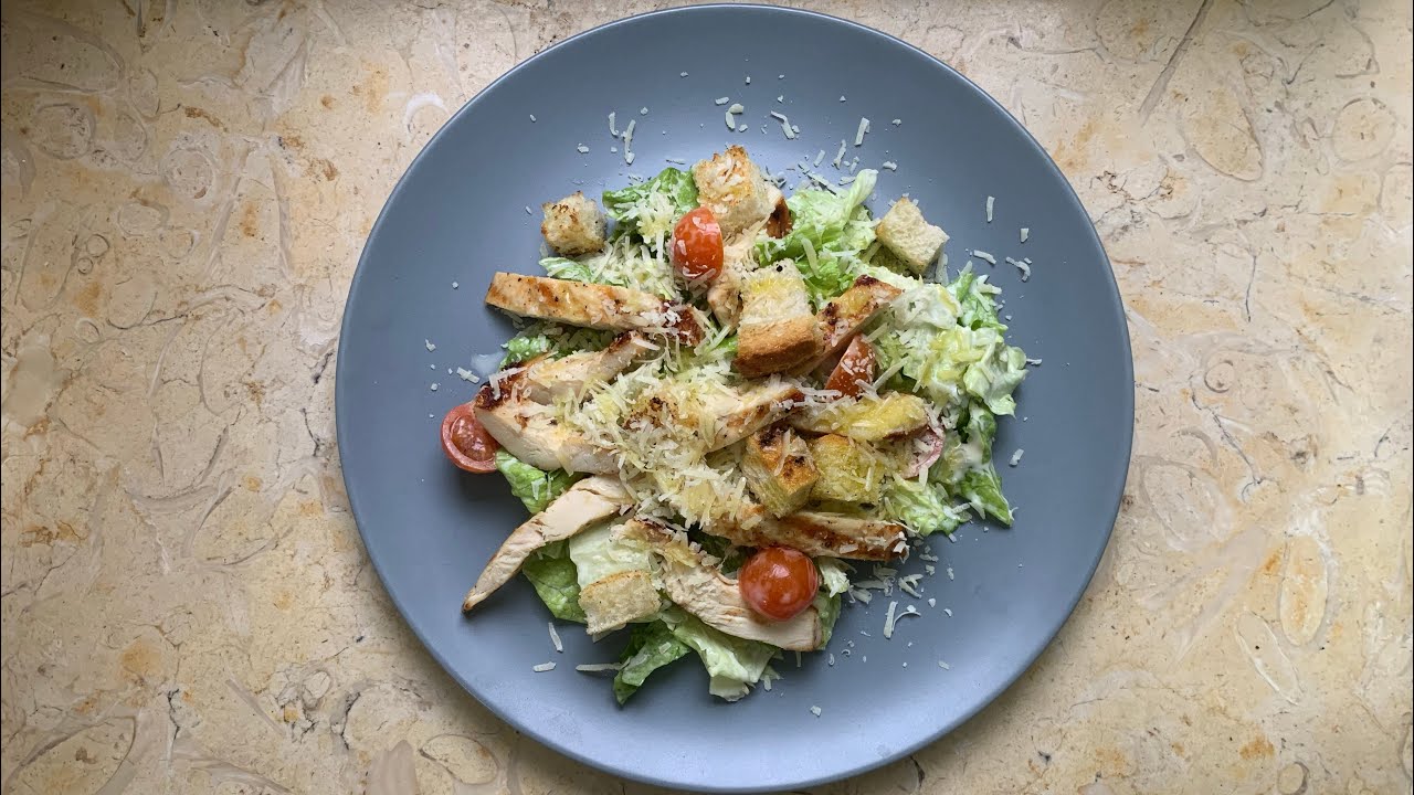 Caesar salad / Sallate cezar.