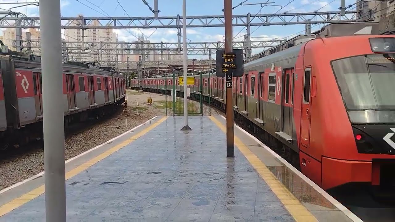 Rápida movimentação de Trens Séries 9000 e 8000 na estação Brás. 