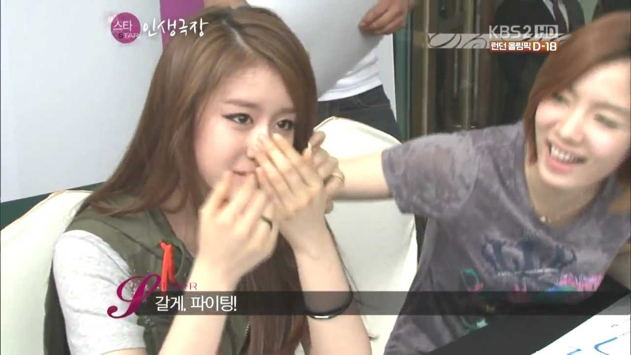 12.07.09 T-ara & Jiyeon - With her DaD