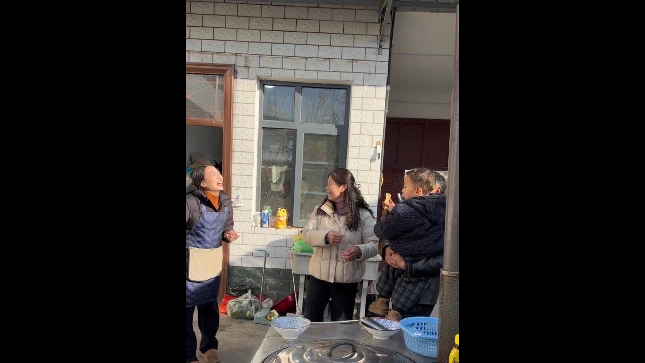 平常做地锅鸡比较多，今天来个新鲜的“地锅鹅”，爸妈刚好也在家，把他们一起请过来吃饭，人多热闹。#记录真实生活