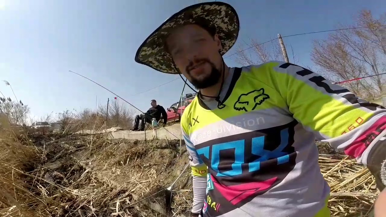 Рыбалка на платном озере лотос
