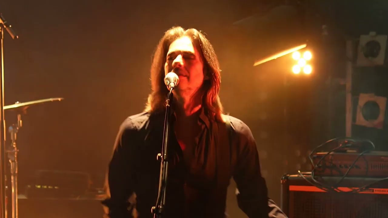 The Essence live at Petit Bain Paris France 18-10-2025