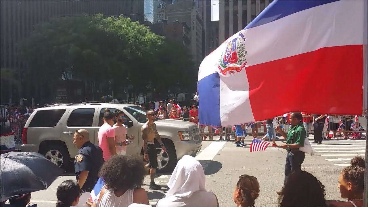 2016 Parada Dominicana de NY: Salami, dembow y policias bailando