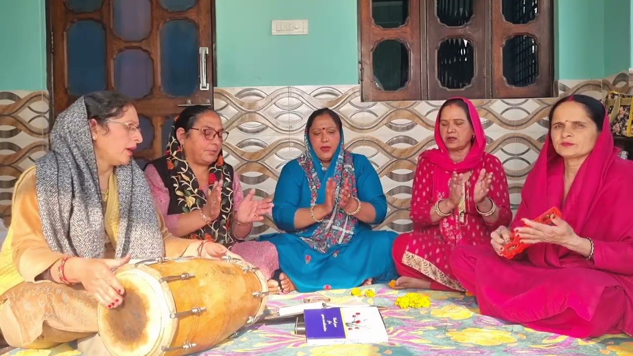 #bhajan 🚩नवरात्रि स्पैशल🌹फूल कलियां च शेरावाली बसदी की फूलां नू ना तोड़ मालिनी#kirtan 🙏