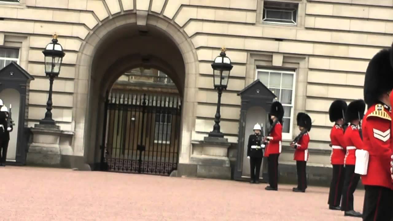 Londra Buckingham Palace il cambio della guardia