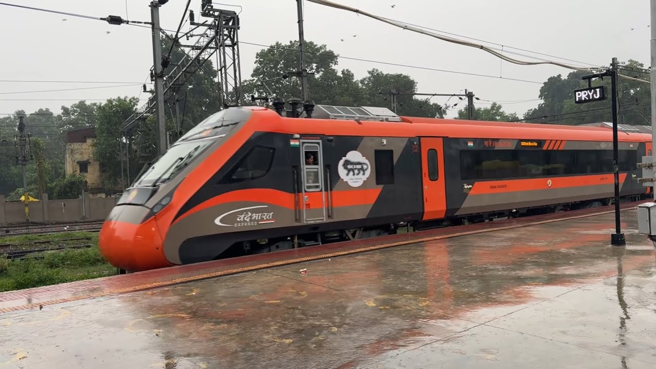 20 coach Vande Bharat at Prayagraj Junction | Varanasi to Delhi