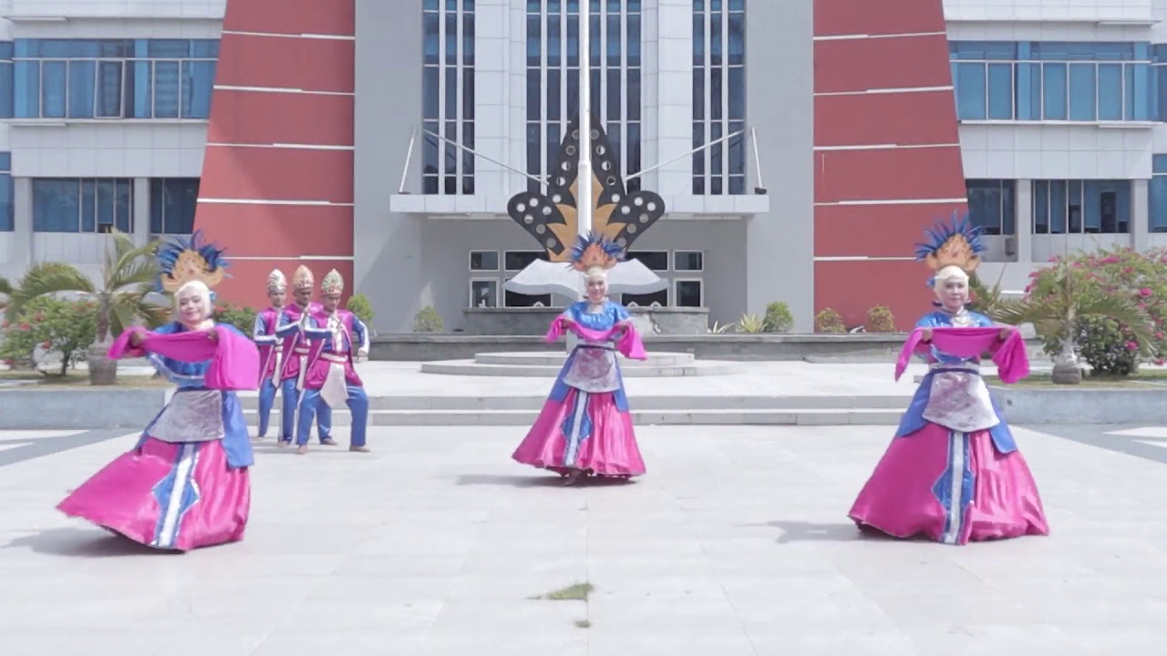 TARI SARONDE "tarian penyambutan" Gorontalo.