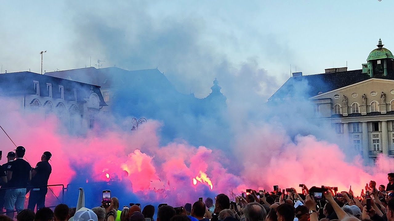 Sestřih vítání vítězných hokejistů Komety na zelném trhu BRNO 2025