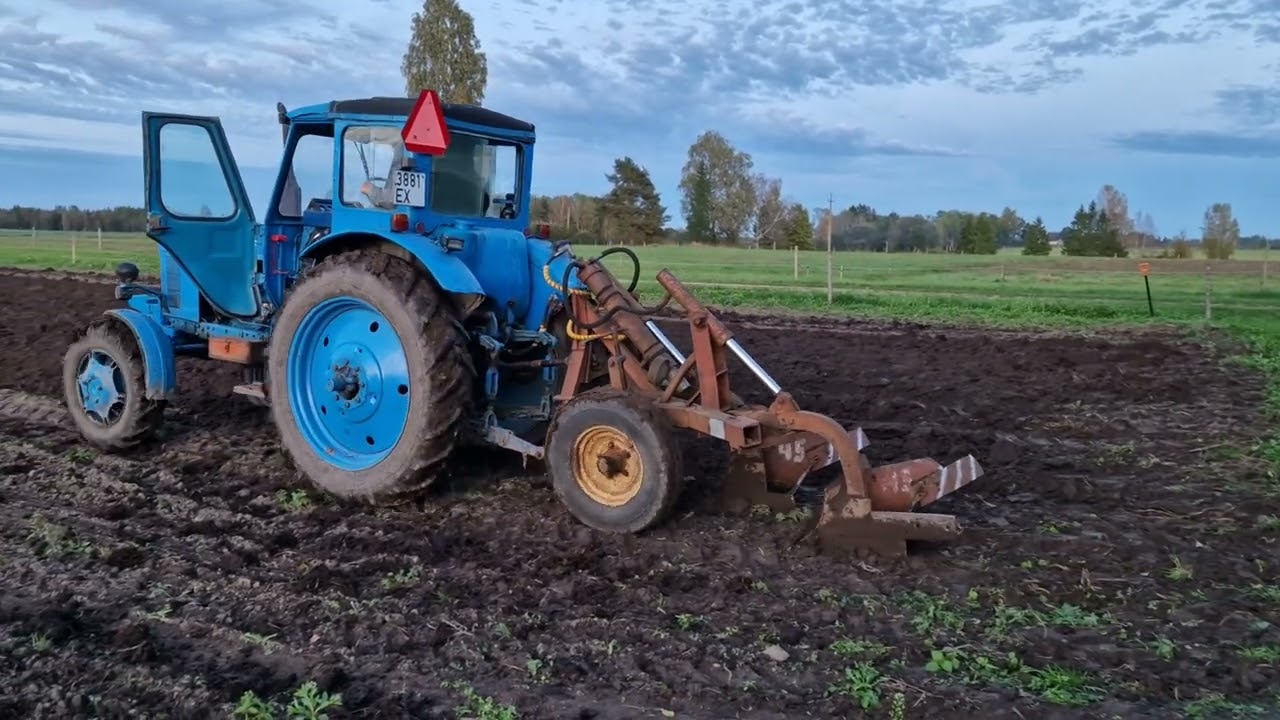 MTZ-52 + PKSN-2-45 plowing