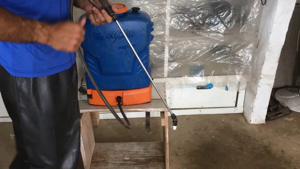 Testando a bomba de veneno a bateria para aplicaçao de mata mato jacto 20 litros eletrica