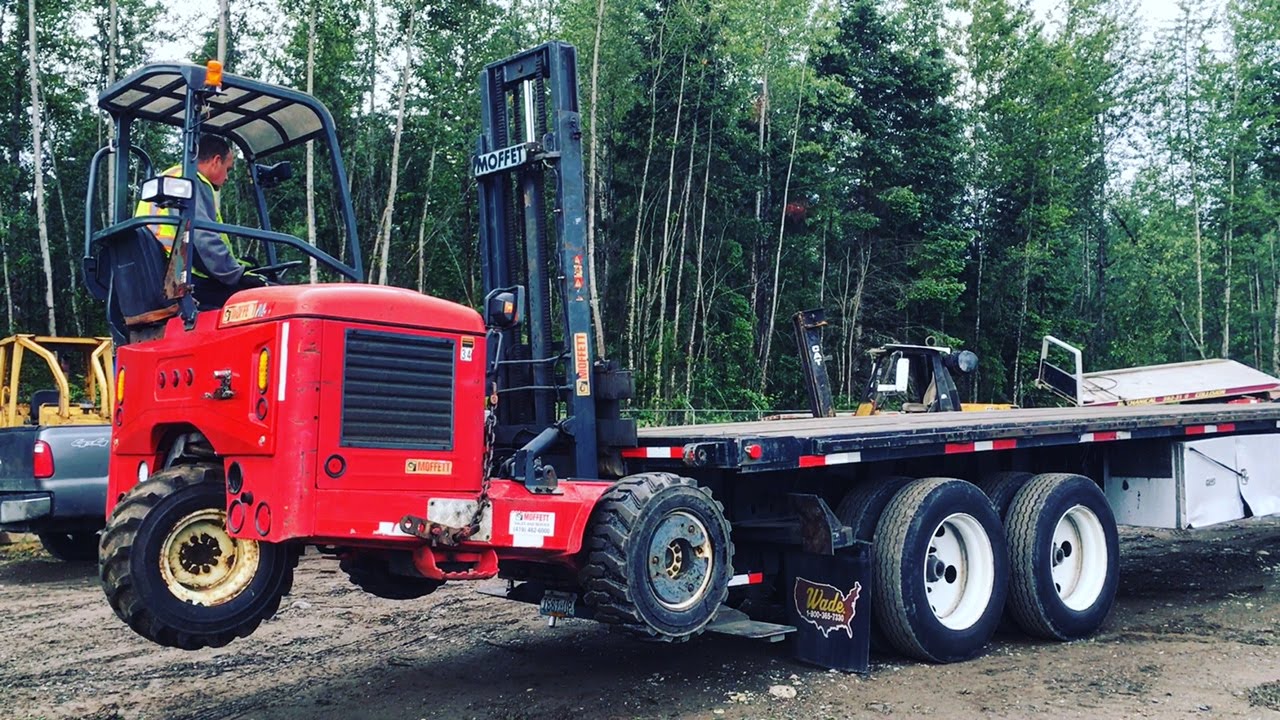 LOADING MOFFETT PIGGYBACK ON FLATBED TRAILER