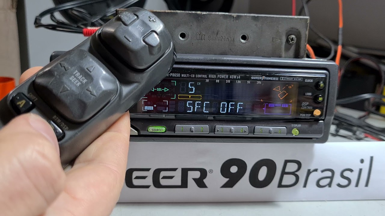 Breve funcionamento Pioneer KEH-P8650 junto com equalizador DSP DEQ-P800