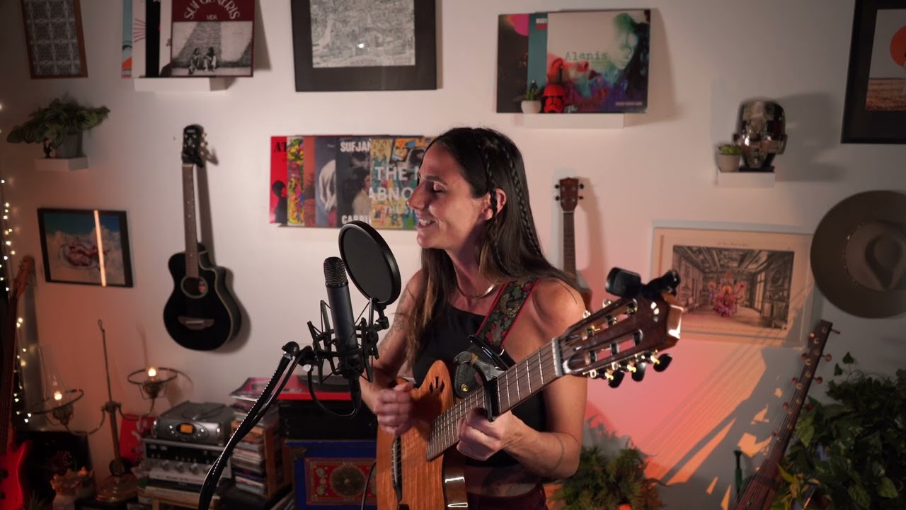 Aggie Flores - Bongo Bong Acoustic Cover