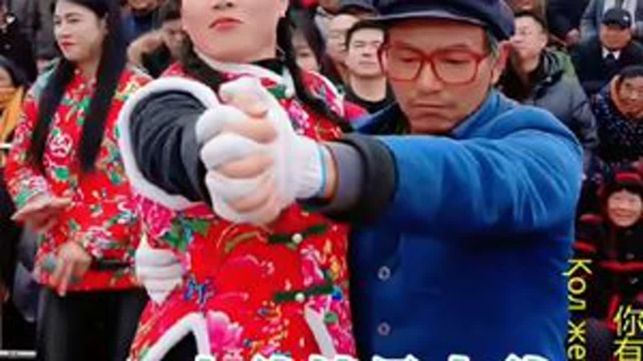 岁月或许染白了大爷的双鬓，却无法磨灭他心中追求梦想的火焰。无论年岁几何，只要心怀壮志，便能以不老的豪情，在人生的舞台上续写辉煌。#上热搜 #创作人计划 @小土妹(不忘初心) @五大爷 @静静小土...