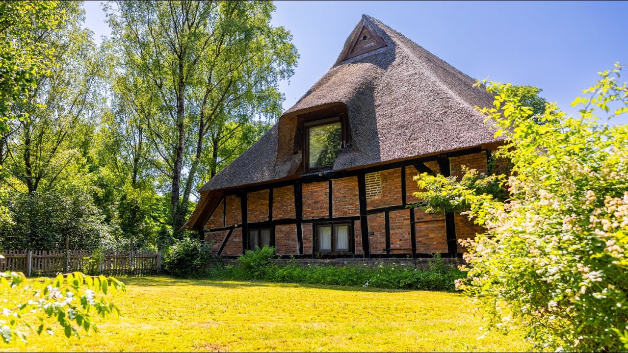 Historische Reetdachkate im grünen Ortskern [Jablonka Immobilien]